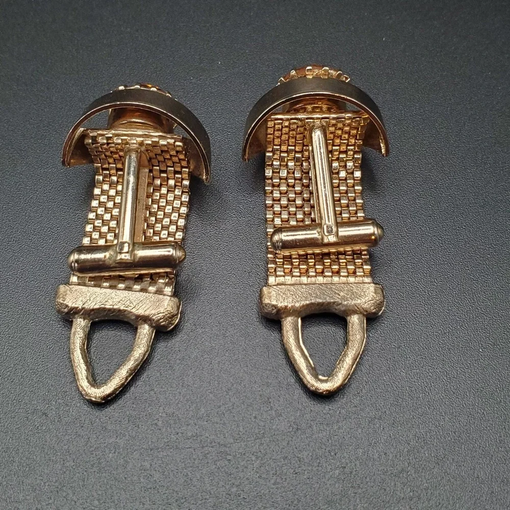 Vintage Eye Shaped Cuff Links With Glass Stone Center & Mesh. Goldtoned